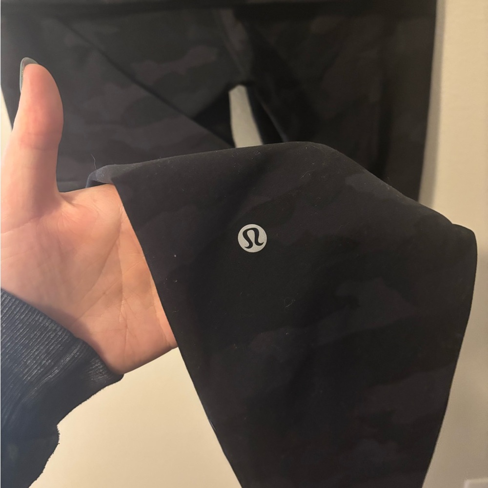 LULULEMON wonder train black camo leggings